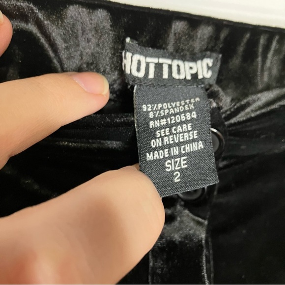 Hot Topic black velvet button front maxi skirt women’s size 2 - Picture 5 of 6
